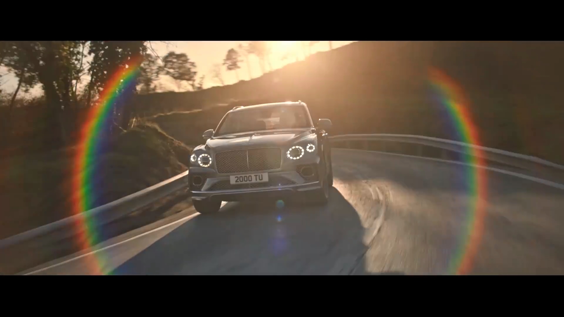 賓利發(fā)布新添越廣告大片，為你開啟非凡之旅！