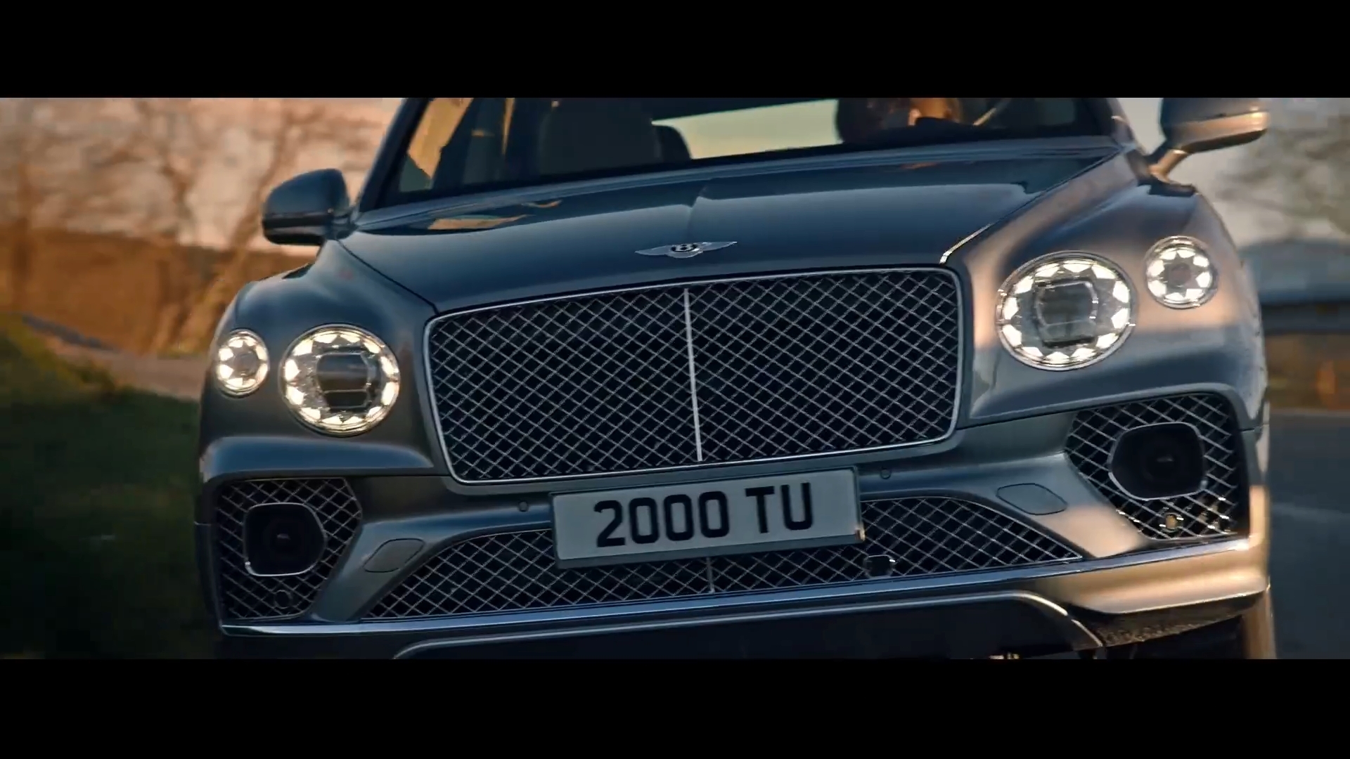 賓利發(fā)布新添越廣告大片，為你開啟非凡之旅！