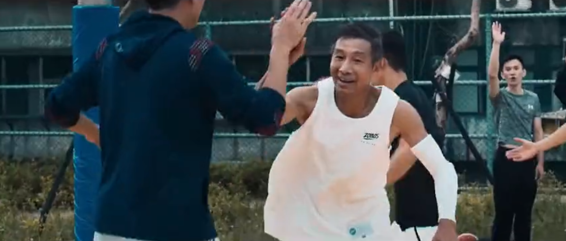 別看背面，看正面！這支運動風的藥品廣告超燃超給力！