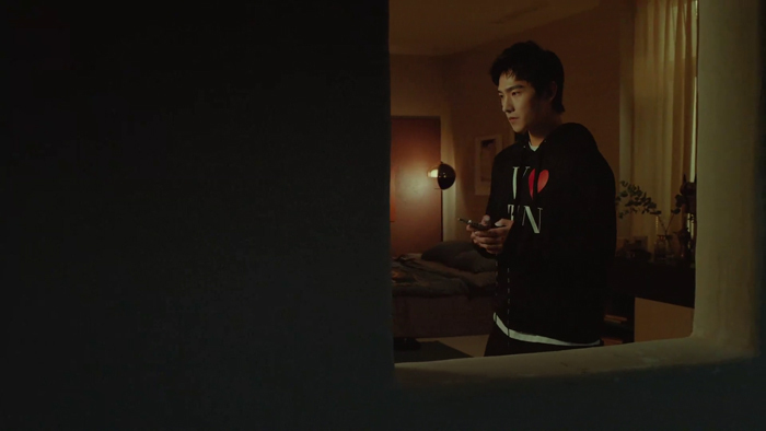 Valentino請(qǐng)來(lái)?xiàng)钛蟆钭希堇[曖昧男女的微妙心思