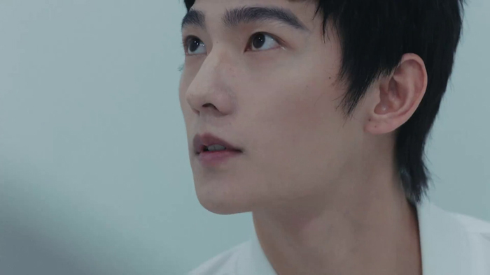 Valentino請(qǐng)來(lái)?xiàng)钛蟆钭希堇[曖昧男女的微妙心思