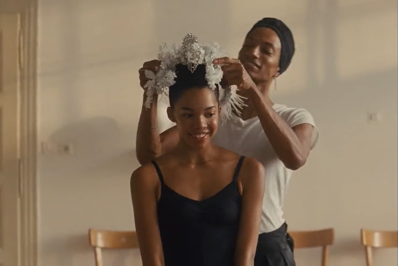 亞馬遜圣誕廣告:芭蕾女孩的追夢故事,超暖! 亞馬遜圣誕廣告:芭蕾女孩的追夢故事,超暖!