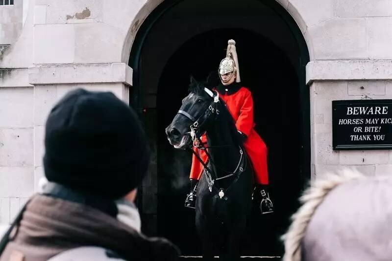 在強(qiáng)烈日光下也能拍出好片？