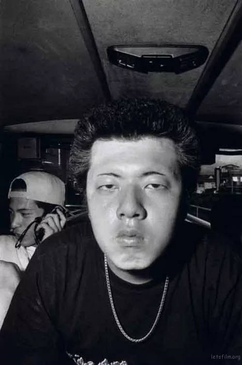 用生命在拍照!近距離拍攝黑幫的超狂攝影師 用生命在拍照!近距離拍攝黑幫的超狂攝影師